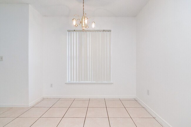 Building Photo - Lovely 2BR/1.5BA Townhome for rent Near La...