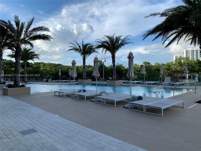 Building Photo - 16385 Biscayne Blvd