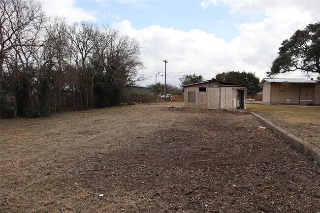 Building Photo - 1606 High Chaparral Dr