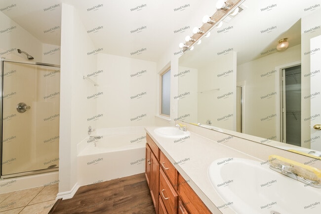 Building Photo - 10628 NW 34th Ter