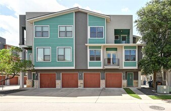 Building Photo - 1504 Lorraine Loop