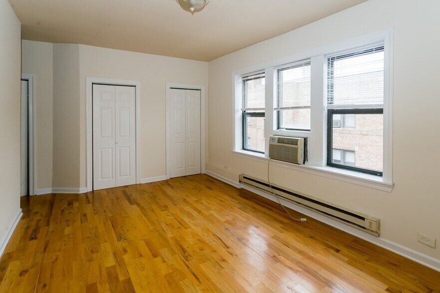 Building Photo - 3727 N Pine Grove Ave