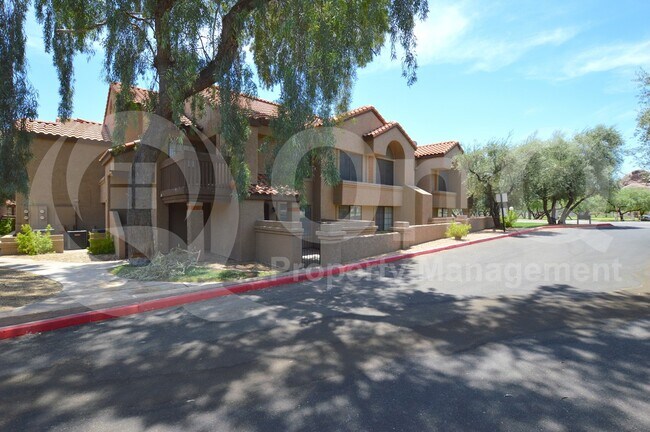 Building Photo - 925 N College Ave