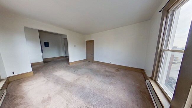 Building Photo - Spacious 2 Bedroom Apartment