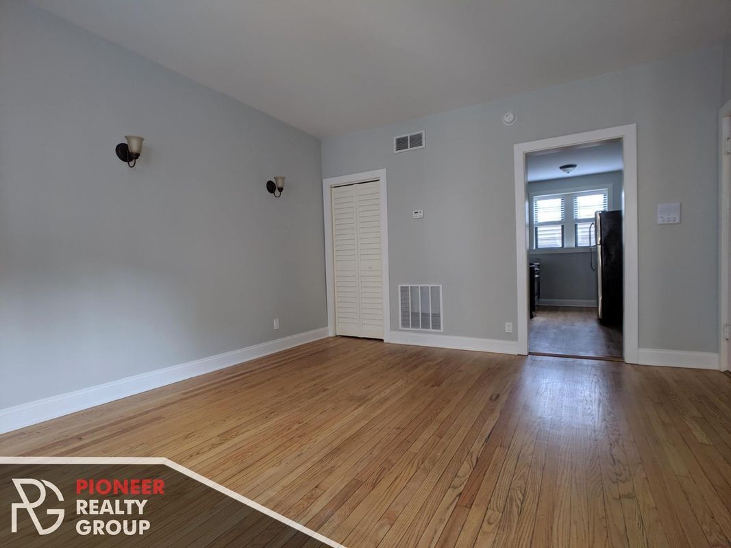 Building Photo - 4034 N Ashland Ave