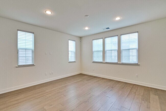 Building Photo - Gorgeous Santa Clara Home with Pool, EV Ho...