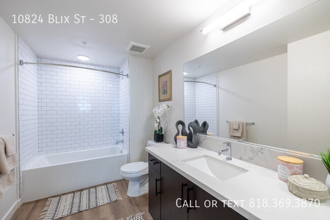 Building Photo - 10824 Blix St