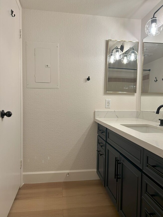 Building Photo - 2 Bedroom/2 bath Condo in the Mission de L...