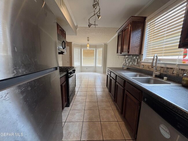 Building Photo - 11120 Loma De Color Dr