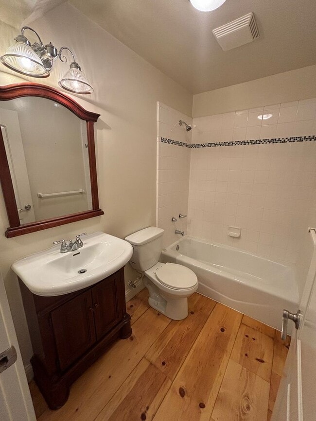 Building Photo - 2 Bedroom 1 Bathroom ADU in central Northeast Santa Rosa close to everything