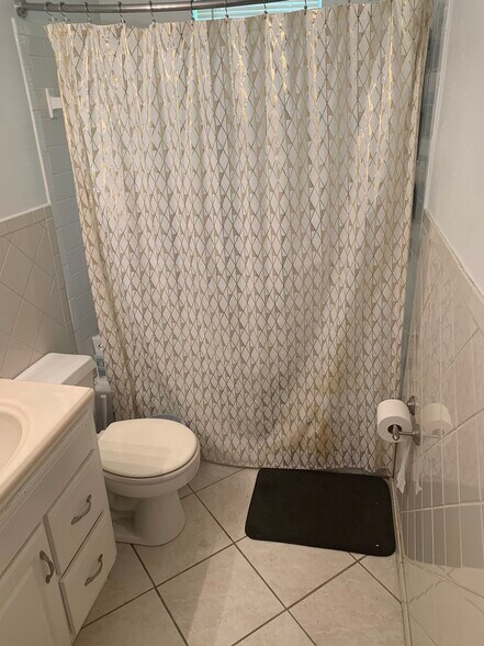 Bathroom - 4109 5th St
