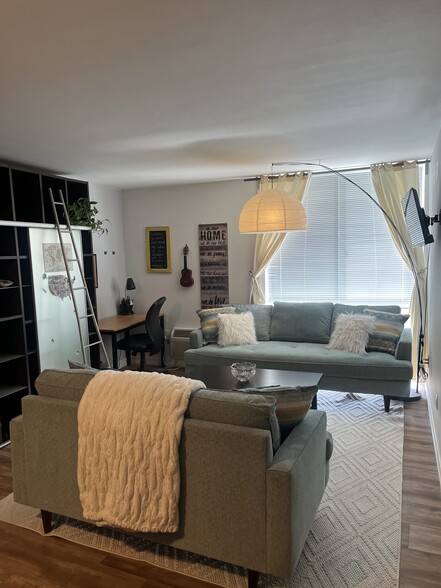 Building Photo - 3050 Rue Dorleans