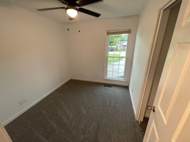 Building Photo - Beautiful Home Large Garage Highly Desired For Rent