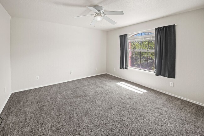 Building Photo - 2127 Red Rock Xing