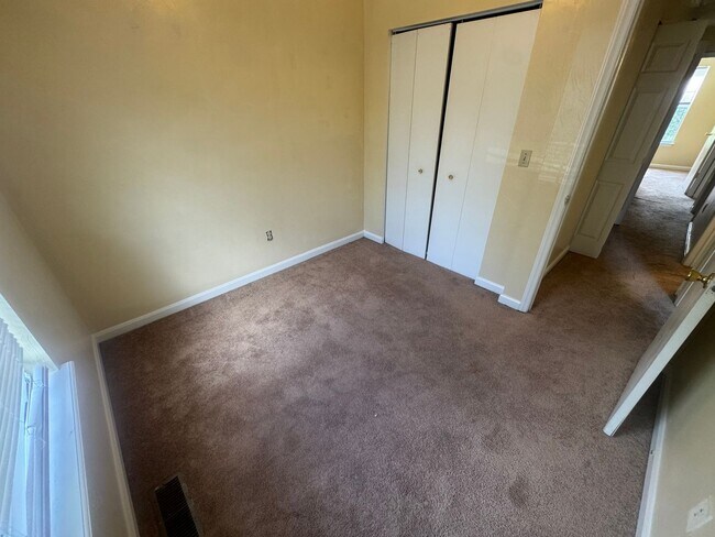 Building Photo - 1419 Jenninfer Drive