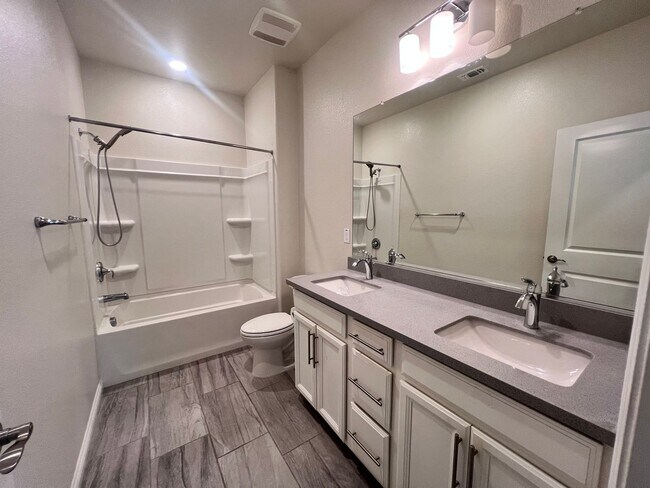 Building Photo - $1,000 MOVE IN SPECIAL!!! STUNNING 4BD/2.5BA TOWNHOUSE IN WALNUT CREEK!!!
