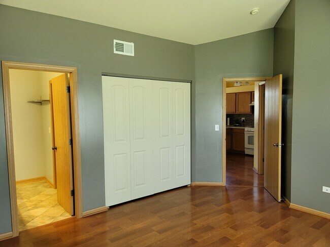 Building Photo - 402 Waubonsee Drive