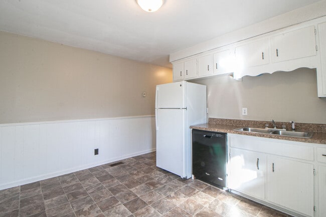 Building Photo - 811 Golf View Pl