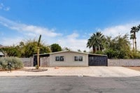Building Photo - 136 Sir Thomas Dr