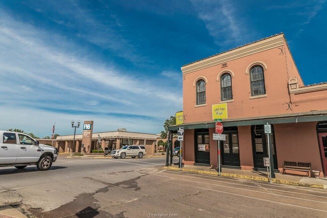 Primary Photo - 103 E Main St