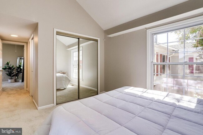 Building Photo - 2911 S Woodstock St