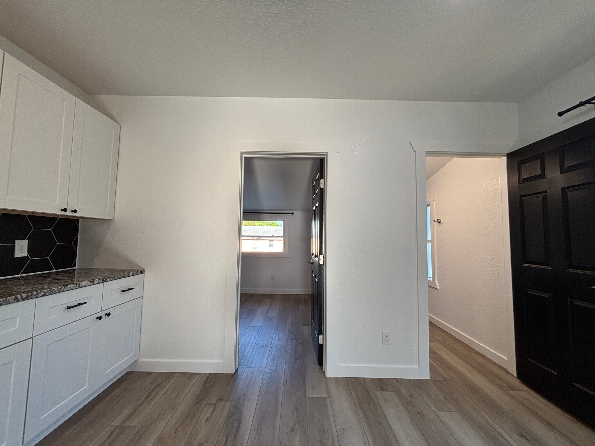 Building Photo - 150 S Nekoma Ave