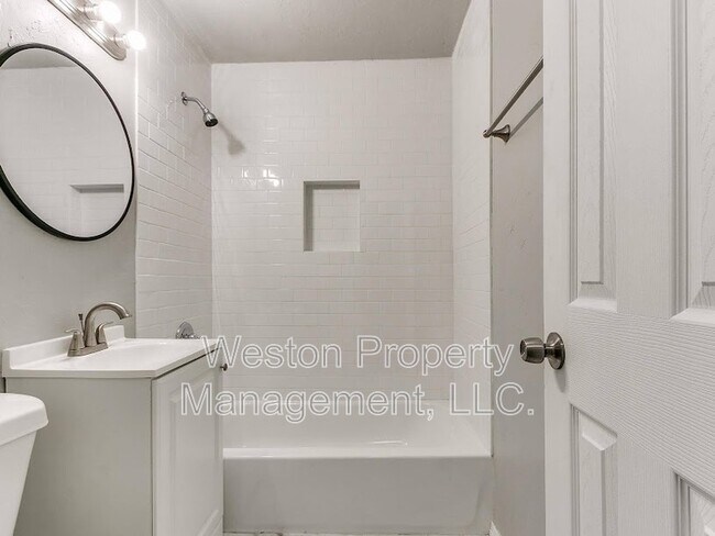 Building Photo - 5721 SE 8th St