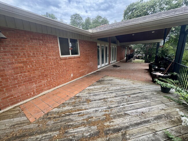 Building Photo - 34 Ridge Dr