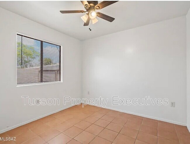 Building Photo - 1107 W Sonora St