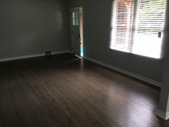 Building Photo - 1316 N Adams St