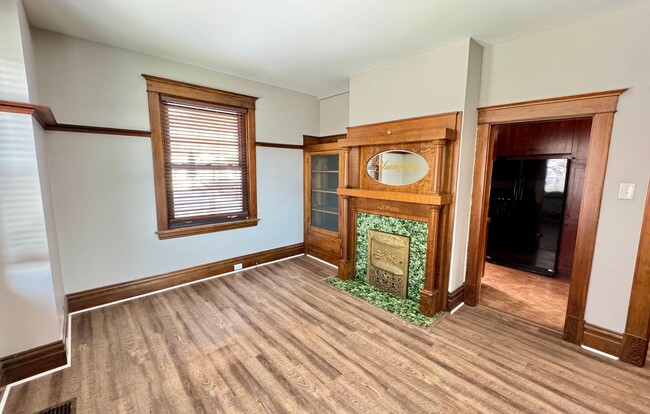 Building Photo - Spacious 4/2 in Carrick with TONS of Charm...