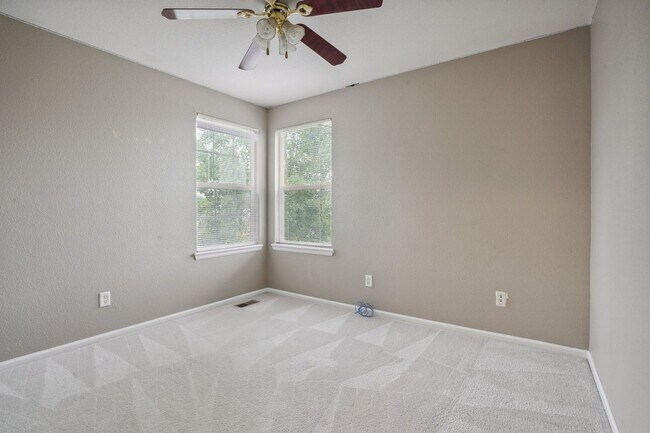 Building Photo - 4 Bedroom Single Family in Denver