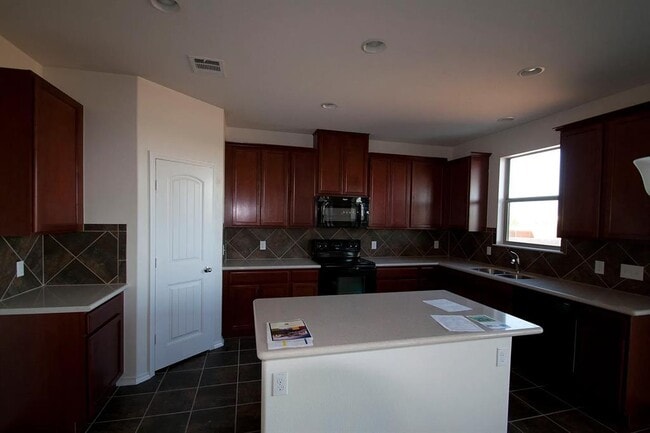 Building Photo - 317 Springbrook Rd