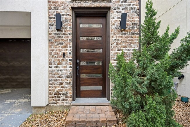 Building Photo - 1613 Crockett St