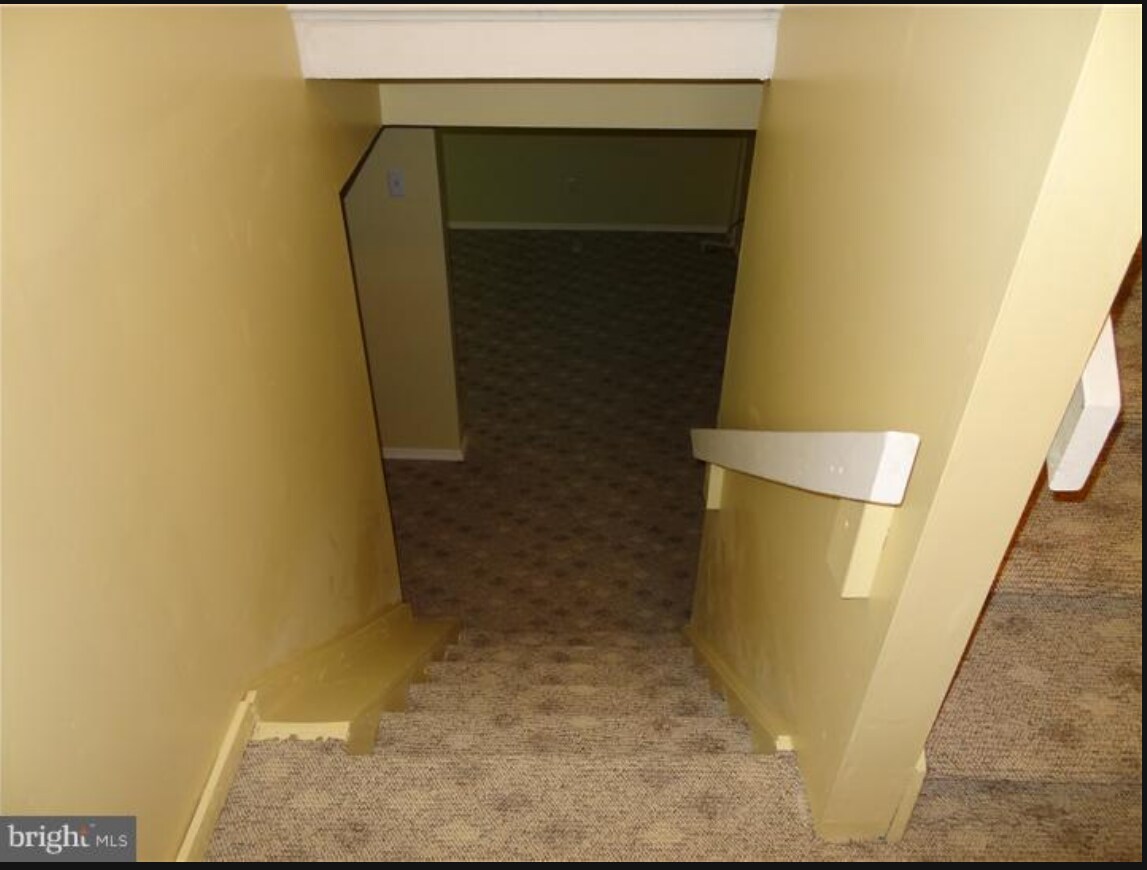 Basement staircase - 1908 Ironwood Ln