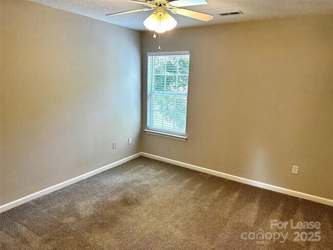 Building Photo - 8708 Laurel Run Dr