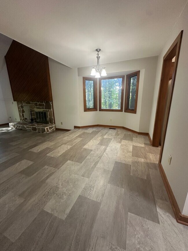 Building Photo - 5652 Thea Ln