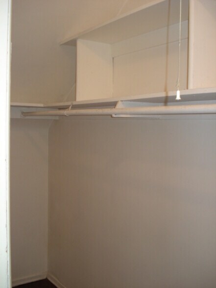 Building Photo - 1064 S Wooster St