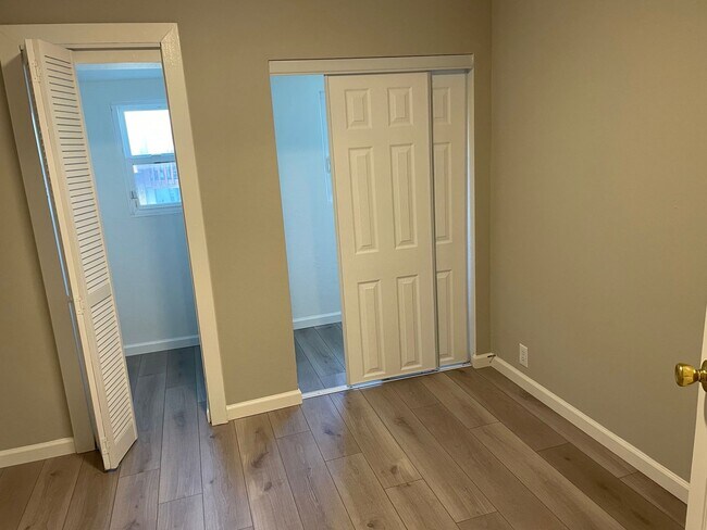 Building Photo - A cozy 2 bedroom and 1.5 bathroom duplex in South San Francisco