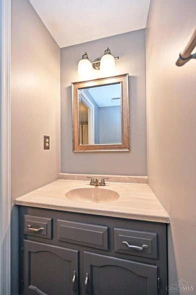 Building Photo - 920 Woodlyn Dr N