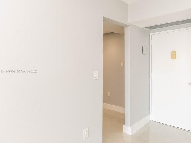 Building Photo - 20505 E Country Club Dr