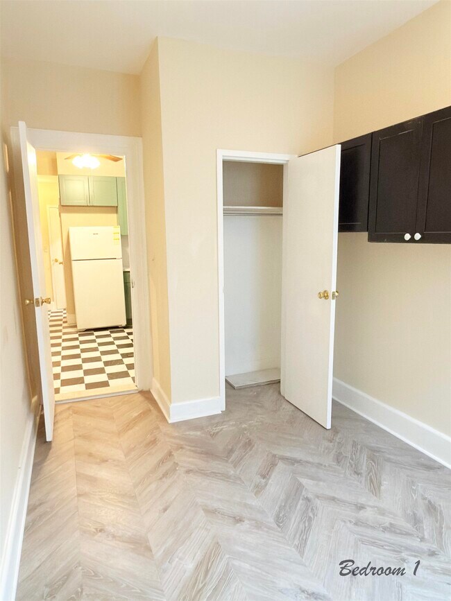 Building Photo - 622 Park Ave