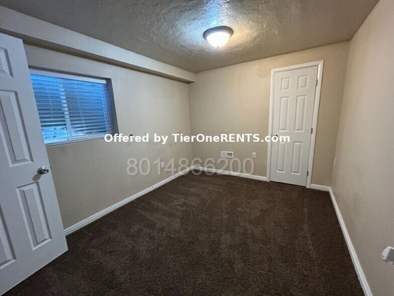 Building Photo - This property offers a NO DEPOSIT option available for qualified renters!