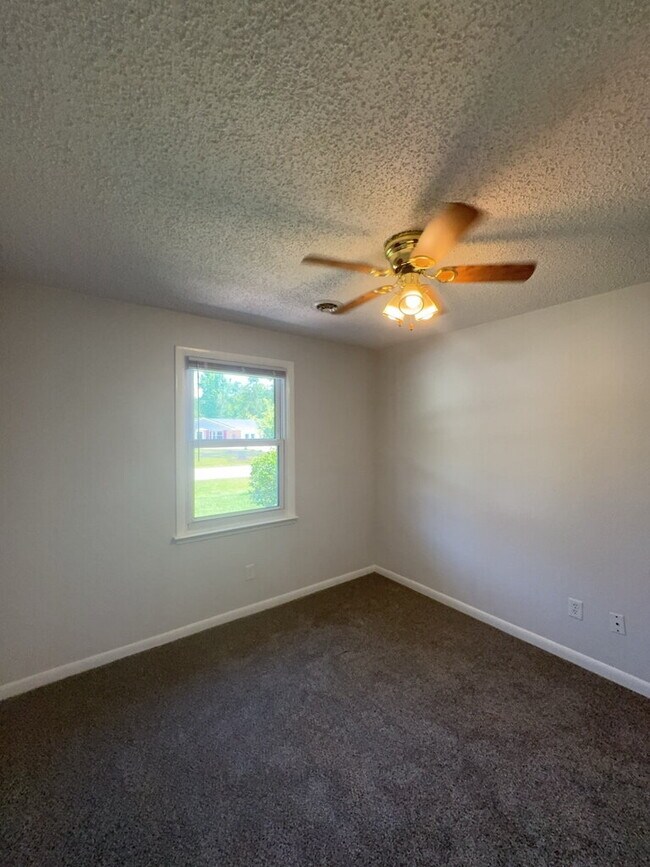 Building Photo - 94 Vandergrift Dr
