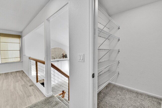 Building Photo - $2,600, 3-bed, 2-bath, located in Denver.
