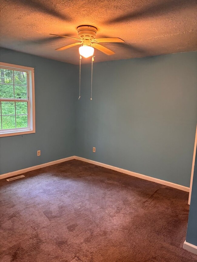 Building Photo - Private Country Cabin for Rent