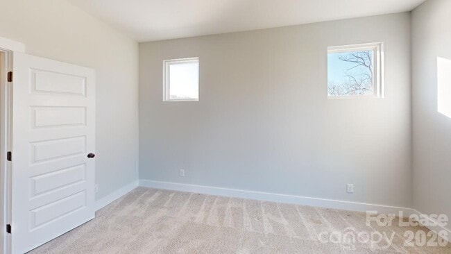 Building Photo - 423 Coxe Ave