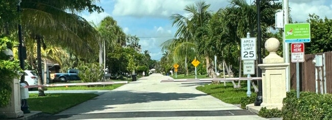 Building Photo - 2020 Coral Reef Dr