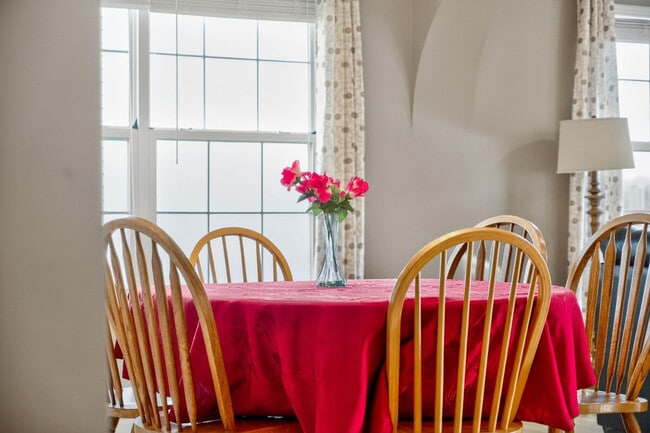 Building Photo - 1961 Creek Bank Dr