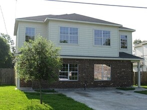 Building Photo - 9509 Merle St